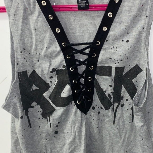 Crop top - Picture 2 of 3